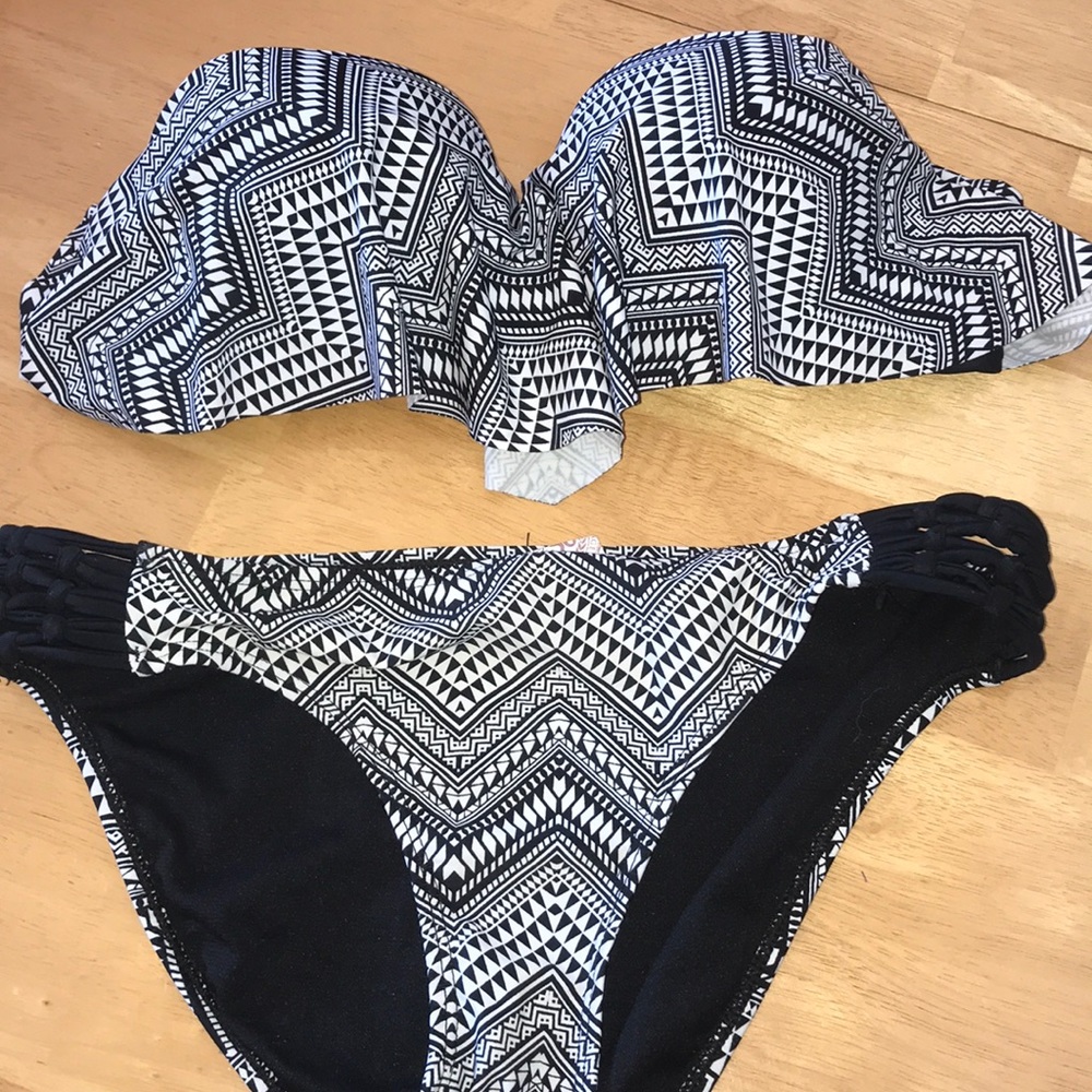 Strapless push-up swimsuit